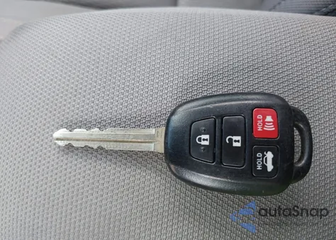 2014 Toyota Corolla Le Plus z USA, uszkodzony, nr VIN 5YFBURHE5EP118138